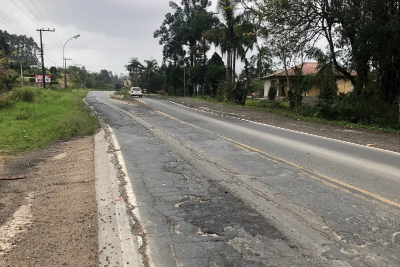 SC-108 – Orleans a Urussanga, no KM 345,5 (foto: Ricardo Saporiti)