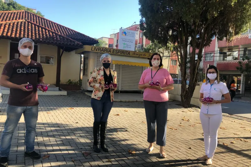 O Lar dos Velhinhos de Zulma, em São José, recebeu 200 unidades de álcool em gel da Ciclo. Foto: Divulgação/FIESC