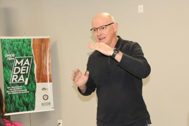 Vice-presidente regional da FIESC, Leonir Tesser (foto: Ângela Cardoso) 