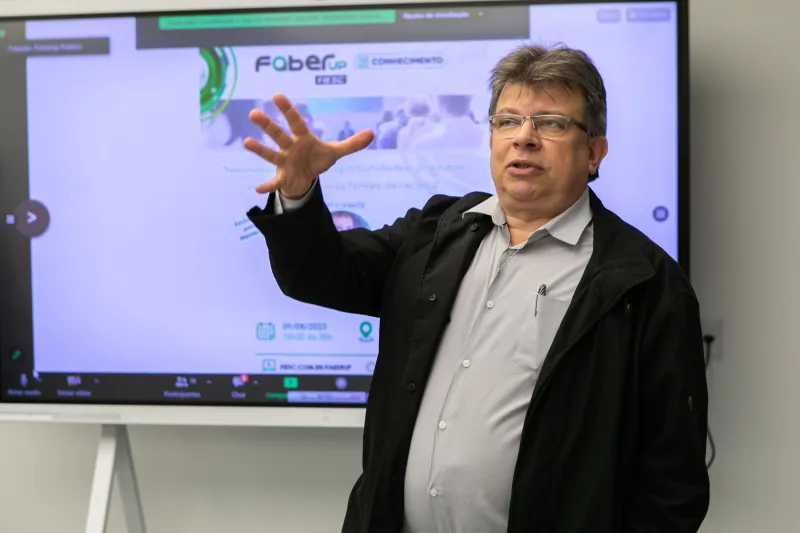 O diretor de Inovação e Competitividade da FIESC, José Eduardo Fiates, na abertura do evento (foto Filipe Scotti)