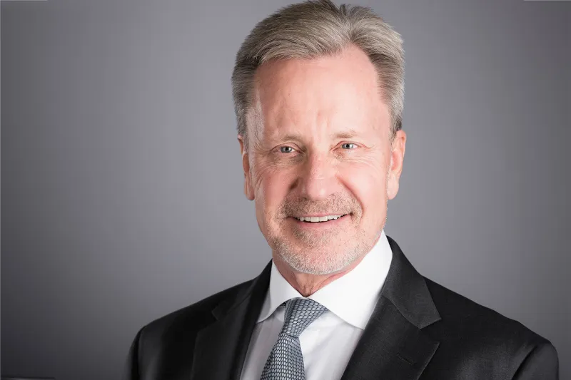 John A. Davis preside o Cambridge Family Enterprise Group