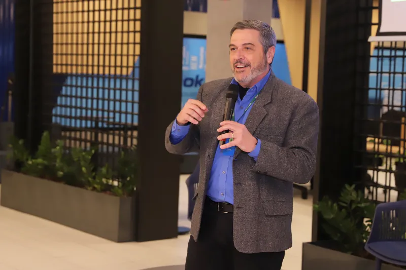 Gonzaga em palestra no Instituto SENAI de Inovação em Joinville (foto: Andre Kopsche)