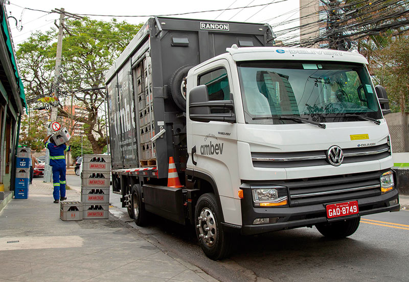 Caminhão elétrico em testes