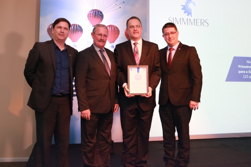 Representantes do Simmmers, de Rio de Sul, durante a cerimônia 