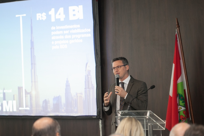 Secretaria prevê R$ 14 bi de investimentos em quatro anos, afirmou Esmeraldino durante encontro que reuniu entidades do COFEM, nesta segunda-feira (4) (foto: Filipe Scotti)