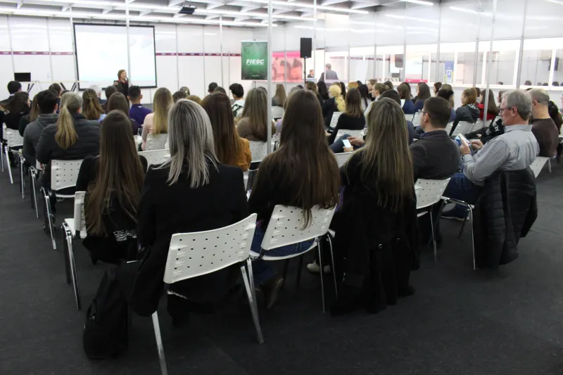 Cerca de 60 pessoas participaram do encontro em Rio do Sul. Foto: Débora Claudio