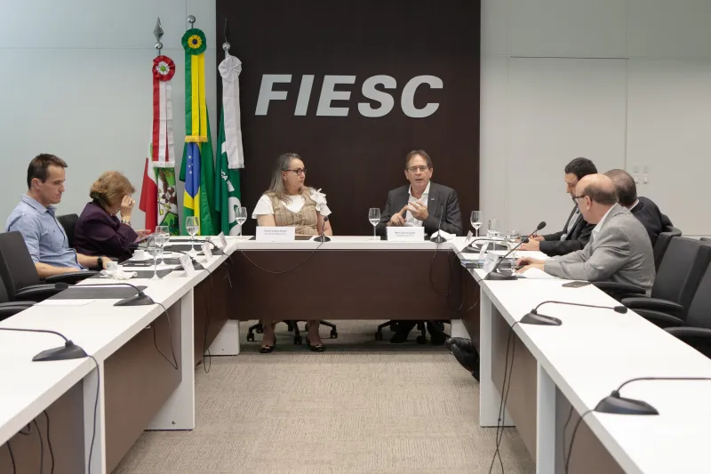 Reunião foi realizada na FIESC, com a participação de executivos da entidade (foto: Filipe Scotti)