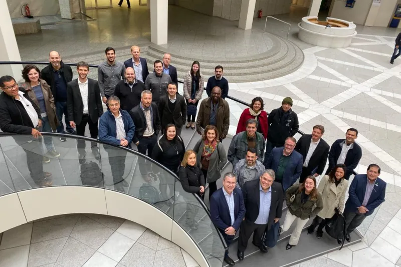 Representantes de instituições de ensino e do setor produtivo em encontro com integrantes do Ministério da Educação 