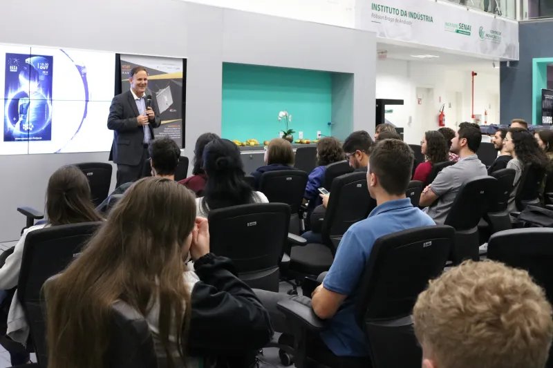 Maratona que começou nesta sexta-feira (18) em Florianópolis ocorre simultaneamente em vários locais do mundo (Foto: Gabrielle Bittelbrun)