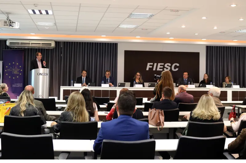 Encontro foi realizado na FIESC, na noite desta quarta-feira (2), em Florianópolis 