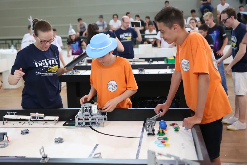 Tainha Tech inspirou-se em ferragens para construir o robô. Foto: Roby Gartz