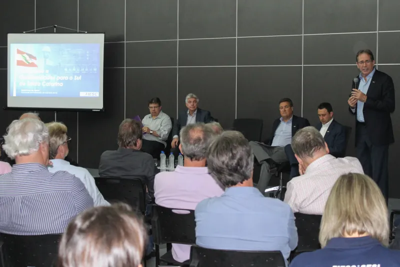 Encontro foi realizado na ACIC, na noite desta segunda-feira (18)