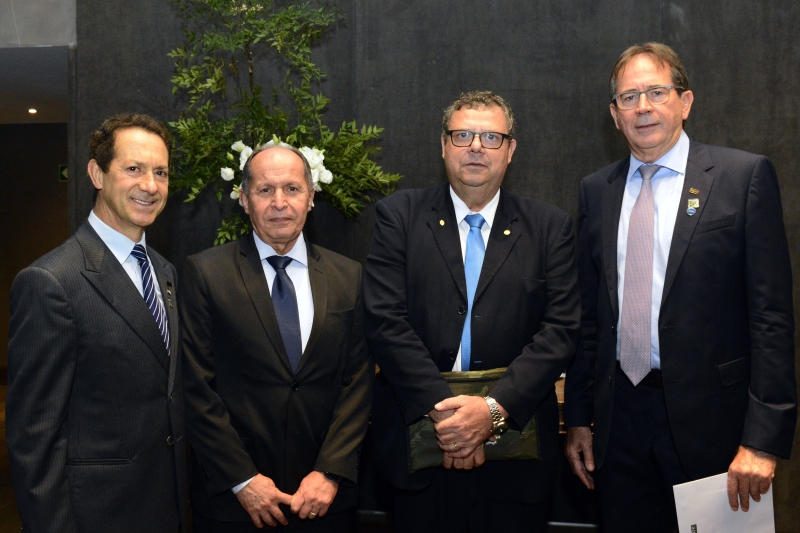 Presidente da FIESC, Mario Cezar de Aguiar (último à direita), e industriais que participaram do encontro, em Brasília (foto: Miguel Angelo/CNI)