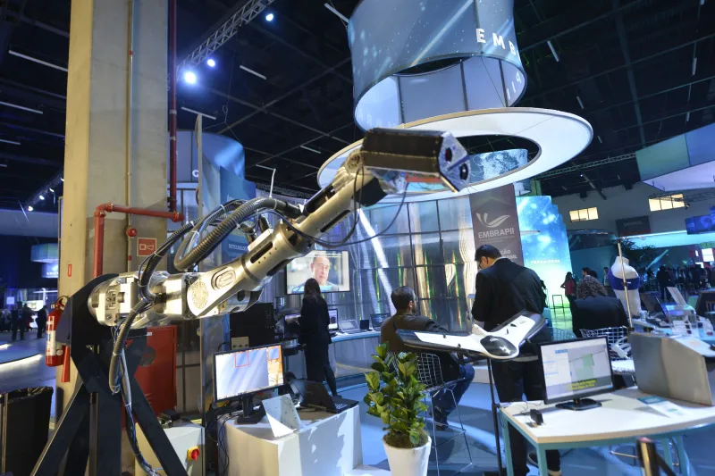 Robô Snake em sua versão 2019, apresentada em eventos de robótica; desde então o projeto foi aprimorado e ganhou novas funcionalidades. Foto: José Paulo Lacerda/CNI.