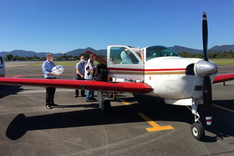 Equipamentos são transportados em articulação do Comdefesa da FIESC com a Defesa Civil e Aeroclube de Santa Catarina