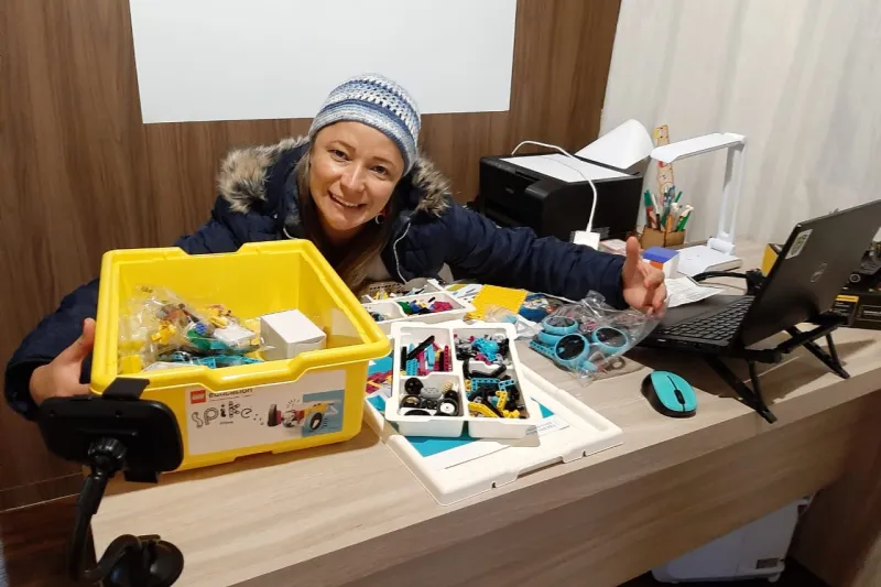  Jandira Saiba, de Concórdia, participa da formação online para usar o recurso que pode ser adaptado a qualquer ambiente de aprendizado. Foto: Arquivo pessoal