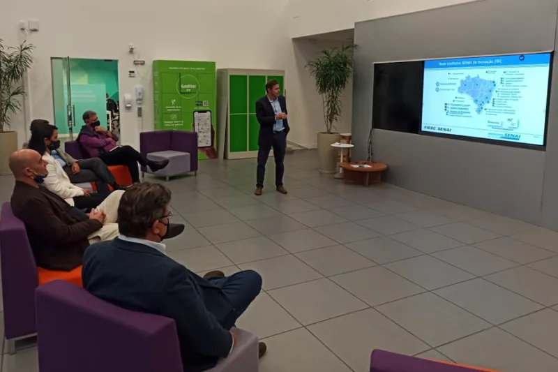 Comitiva conheceu mais sobre a atuação do ISI de Florianópolis (Foto: Paulo Violada)