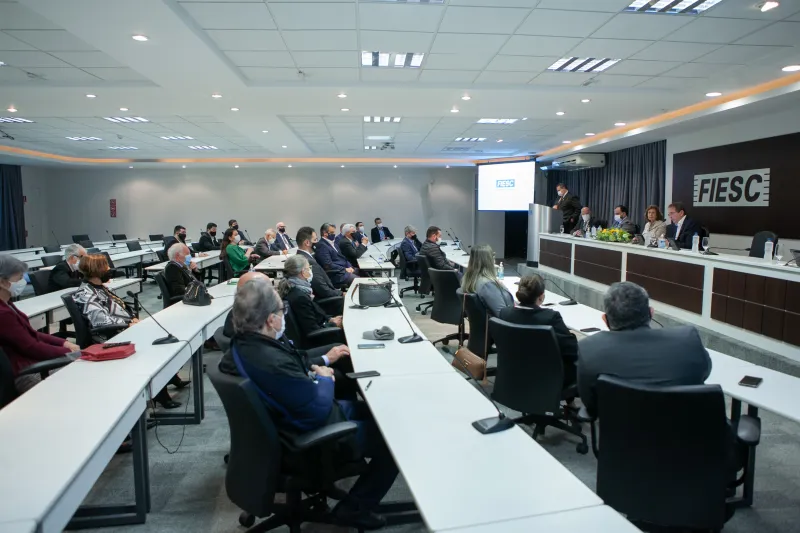 Presidente da FIESC informou que a entidade abrigará o banco de alimentos no centro logístico de São José (Foto: Filipe Scotti)