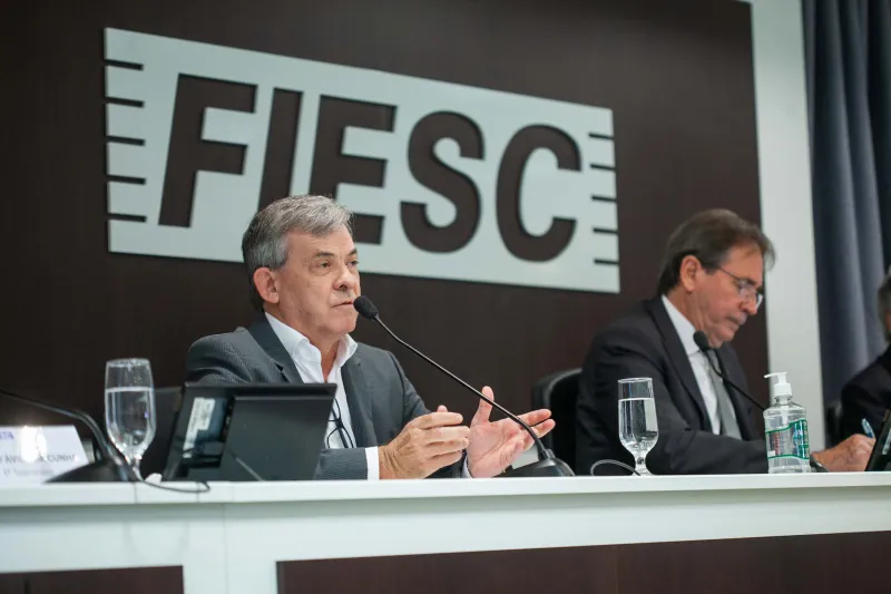 Paulo Eli (E) tratou de questões tributárias (foto; Filipe Scotti)