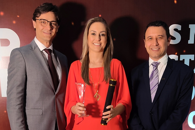 Fabrizio Pereira (d), diretor-regional do SENAI, com os gerentes Adriana Cassol e Luciano Matiazzi. Foto: Divulgação/SENAI Fabrizio Pereira (d), diretor-regional do SENAI, com os gerentes Adriana Cassol e Luciano Matiazzi. Foto: Divulgação/SENAI