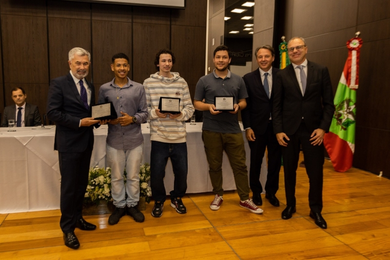 Homenagem aos jovens que participam do programa Novos Caminhos. Foto: Guga Volks  Homenagem aos jovens que participam do programa Novos Caminhos. Foto: Guga Volks