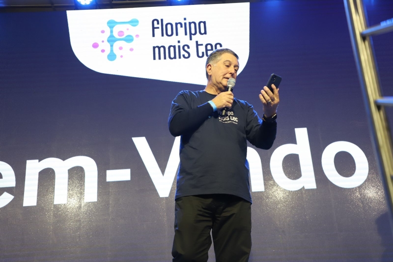 Prefeito Topázio Neto, na abertura do aulão. Foto: Pedro Perez/PMF Prefeito Topázio Neto, na abertura do aulão. Foto: Pedro Perez/PMF