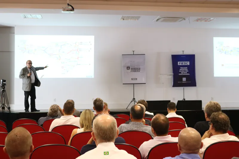 Apresentação do gerente de logística da FIESC, Egídio Martorano