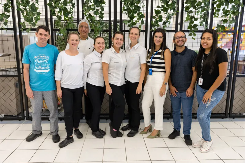 Equipe da alimentaSesi que atua no restaurante corporativo, na Hering. Foto: Daniel Zimmermann