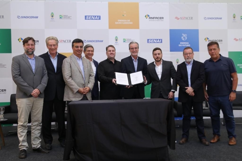 Os setores cerâmico e sucroenergético firmaram um acordo de cooperação inédito para colocar em prática um plano estratégico de transição, com uso do biometano, na indústria de cerâmica para revestimentos