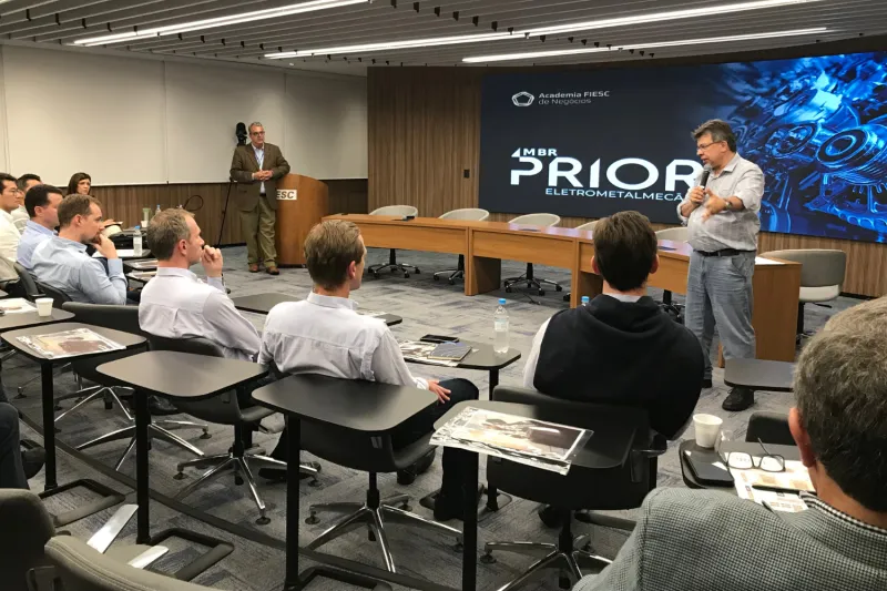 Formação é oferecida pela FIESC e conta com a participação de mais de 40 executivos de indústrias