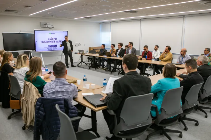 Fiates conduziu os trabalhos com os participantes. Foto: Filipe Scotti