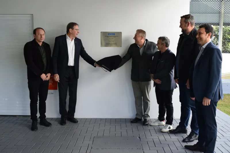 Descerramento da placa em São Miguel do Oeste (foto: Beto Ruschel)