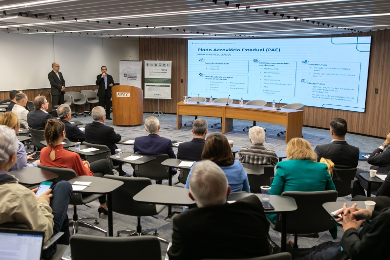 Representantes do LabsTrans, da UFSC, durante reunião na FIESC (foto: Filipe Scotti)