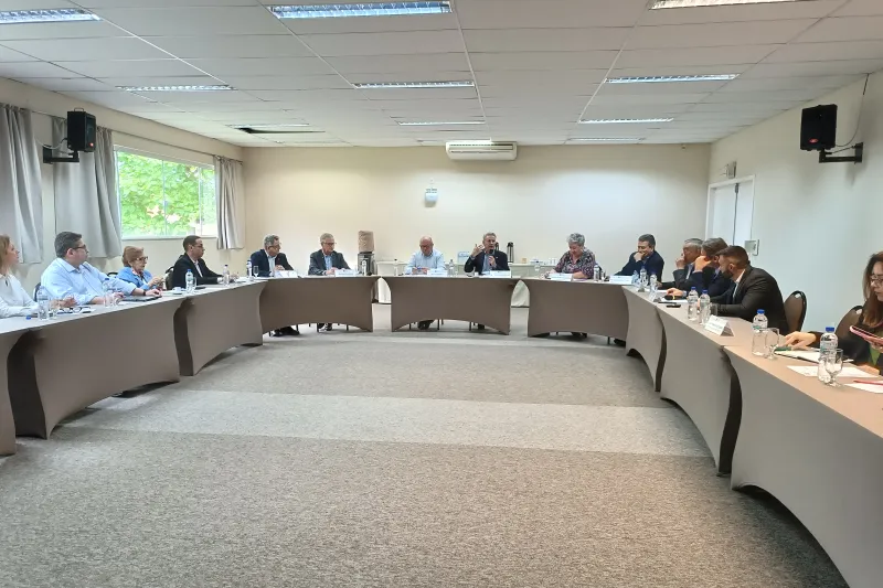 Reunião foi realizada nesta segunda-feira, dia 16, em Florianópolis