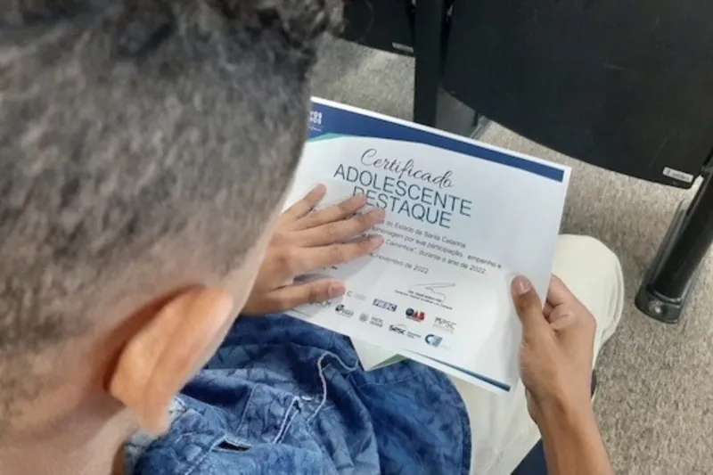 Em 2023, 474 jovens foram qualificados por meio dos parceiros do programa. Foto: Divulgação/TJSC 