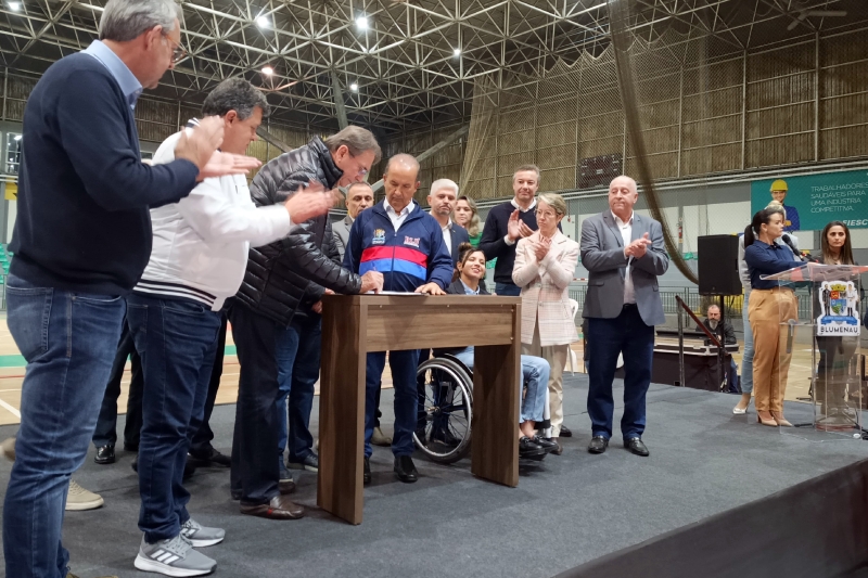 Compromisso foi firmado no próprio Centro Esportivo. Foto: Ivonei Fazzioni