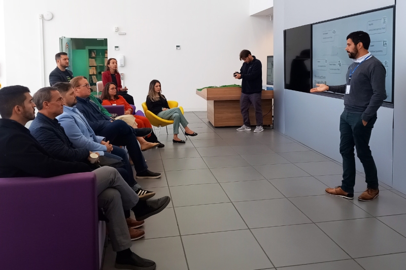 Canadenses visitam Instituto SENAI em Florianópolis