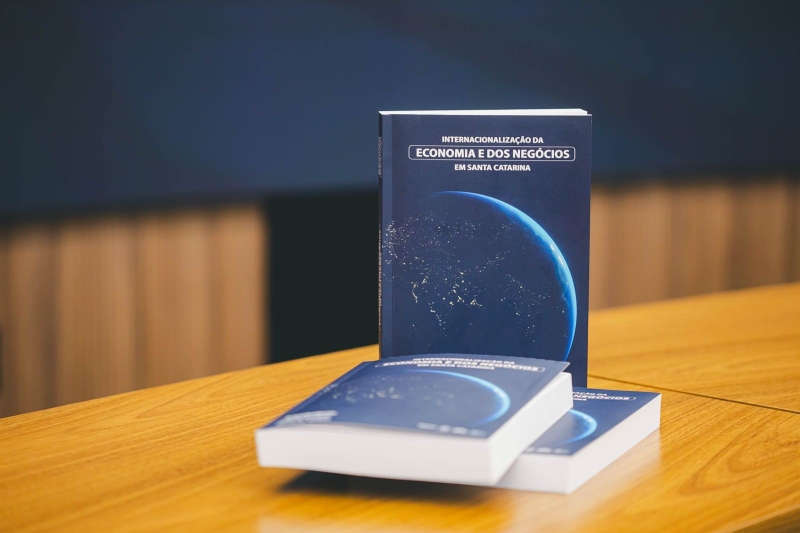 Publicação conta com a participação de mais de 30 autores de diversas universidades. Foto: Filipe Scotti Publicação conta com a participação de mais de 30 autores de diversas universidades. Foto: Filipe Scotti