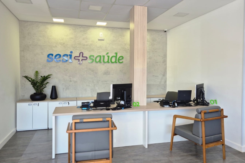 Recepção da Clínica SESI+Saúde; endereço é o mesmo, mas prédio mudou