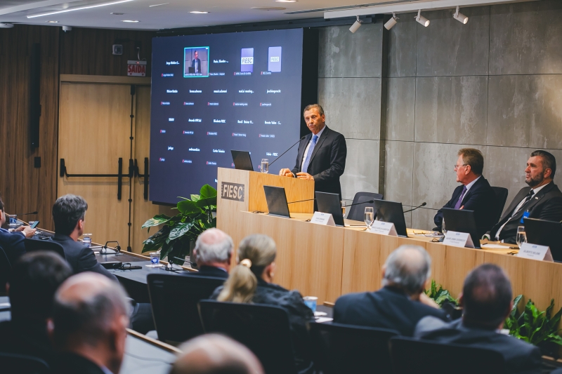 Líderes do executivo e do legislativo participam da reunião de diretoria da FIESC