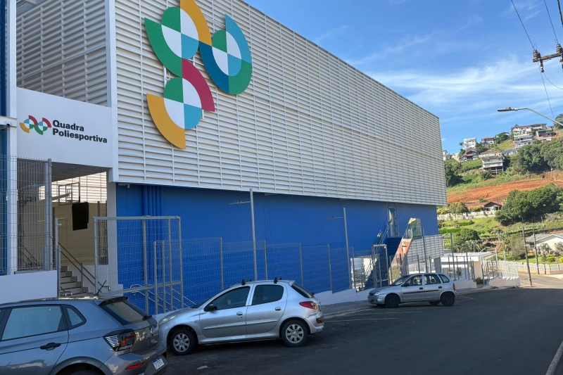 Fachada externa da quadra de esportes da Escola SESI em Videira