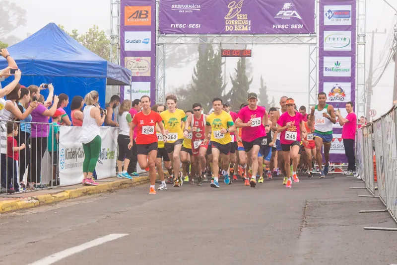 Iniciativa foi aberta à comunidade e contou também com a modalidade de caminhada (Foto: Thiago Braga)