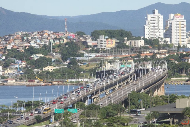 Pontes Pedro Ivo Campos e Colombo Salles que ligam Florianópolis à região continental da cidade (foto: James Tavares/Secom) 