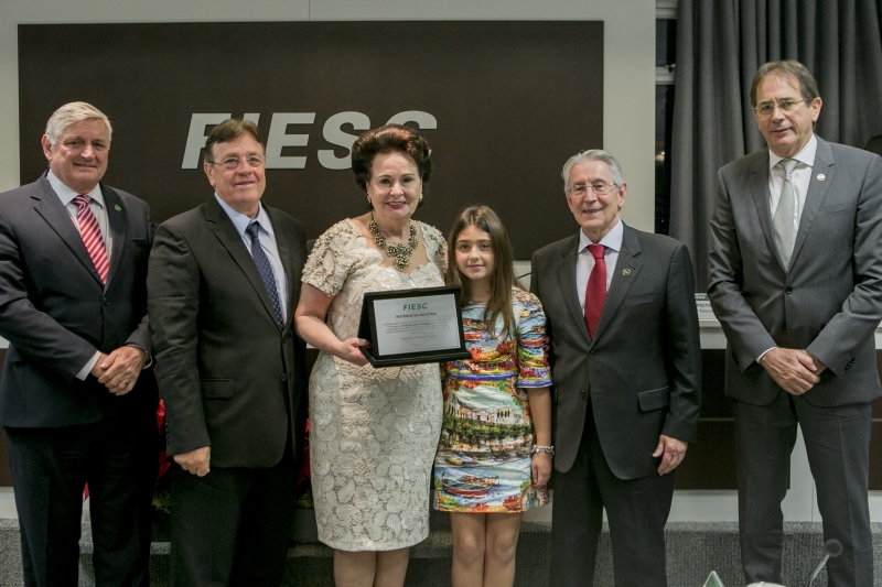 Cecília Menegotti recebe homenagem. AMC Têxtil é considerado o maior gestor de marcas de moda da América do Sul (Foto: Fernando Willadino)