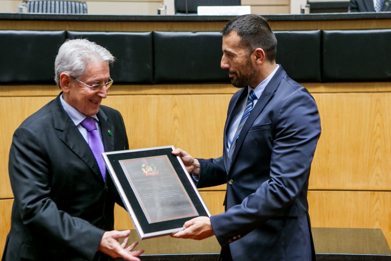 Glauco José Côrte recebe homenagem pelos 65 anos do SESI/SC (Foto: Fernando Willadino)