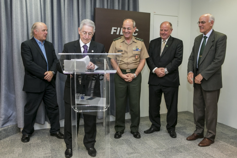 Assinatura do convênio entre a FIESC e o Exército (foto: Fernando Willadino)