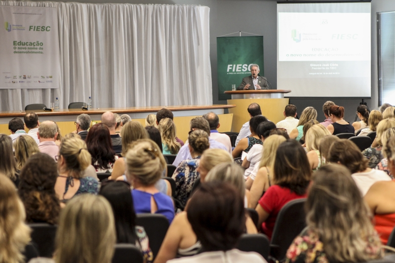 Hoje é necessário estudar a vida toda para ter um emprego, disse Côrte (foto: Heraldo Carnieri)