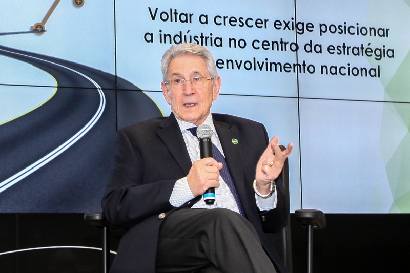 Presidente da FIESC, Glauco José Côrte, durante conversa com os jornalistas (foto: Heraldo Carnieri)