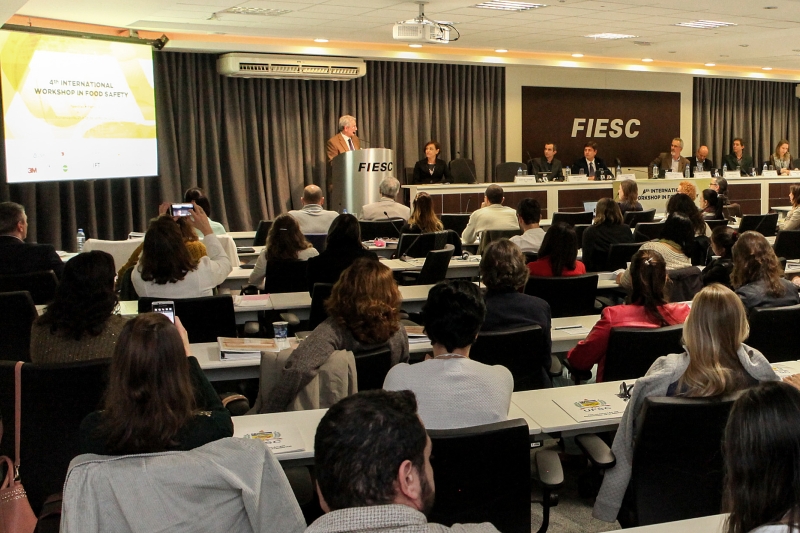 Evento segue até a tarde desta sexta-feira, com 14 outras palestras, além de plenárias e seção de pôsteres. (Foto: Heraldo Carnieri)