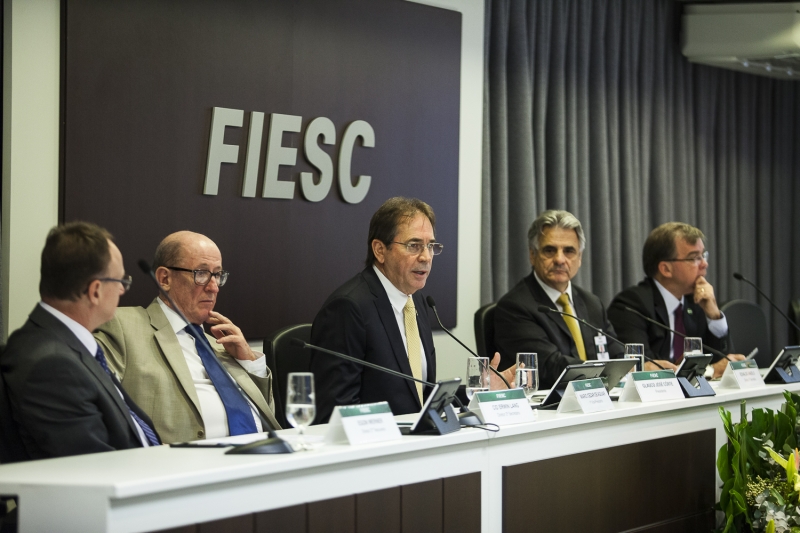 Primeiro vice-presidente da FIESC, Mario Cezar de Aguiar, defendeu o incentivo ao associativismo. (Foto: Marcos Campos)
